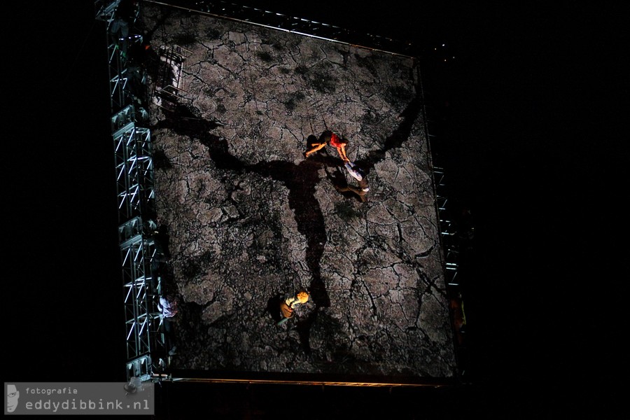 2013-07-04 Wired Aerial Theatre - As The World Tipped (Deventer Op Stelten) 016